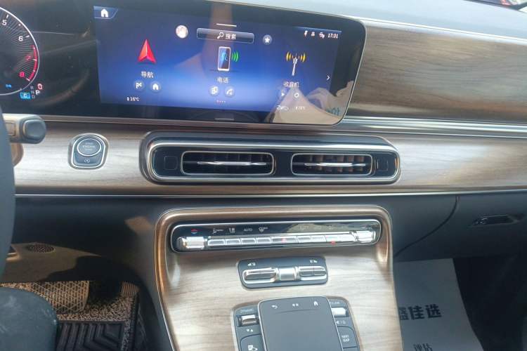 Used Mercedes-Benz V-Class 2024 V 300 Pilot Edition Audio And AC Panel
