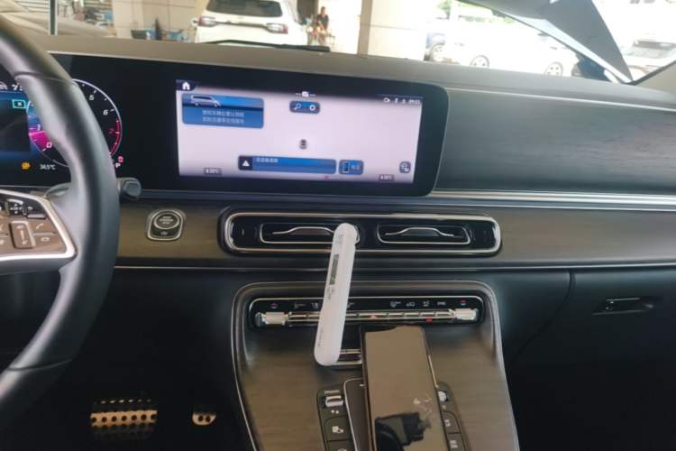 Used Mercedes-Benz V-Class 2024 V 300 L Long Wheelbase Luxury Edition Audio And AC Panel