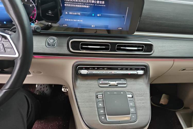 Used Mercedes-Benz V-Class 2024 V 300 L Long Wheelbase Prestige Edition Audio And AC Panel
