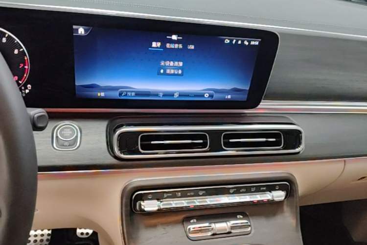 Used Mercedes-Benz V-Class 2024 V 300 L Long Wheelbase Luxury Edition Audio And AC Panel