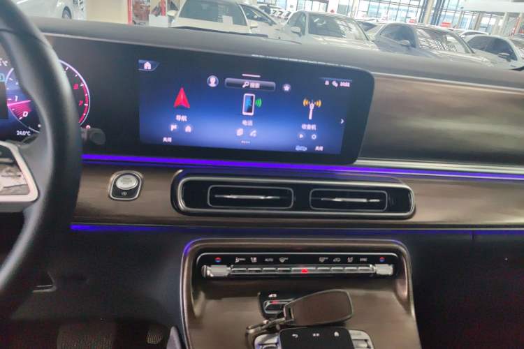 Used Mercedes-Benz V-Class 2024 V 300 Pilot Edition Audio And AC Panel