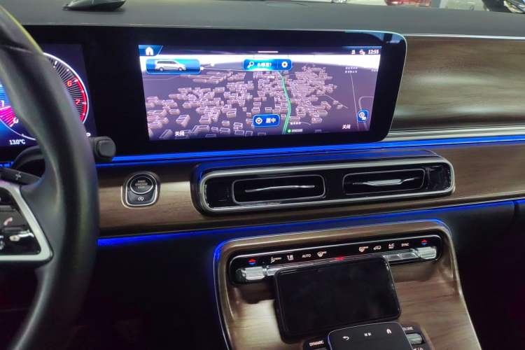 Used Mercedes-Benz V-Class 2024 V 300 Pilot Edition Audio And AC Panel