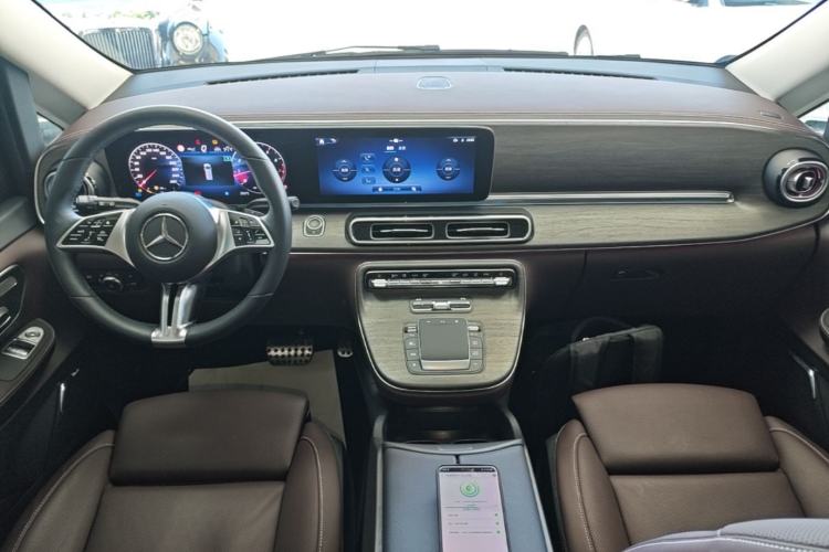Used Mercedes-Benz V-Class 2024 V 300 L Long Wheelbase Luxury Edition Center Console