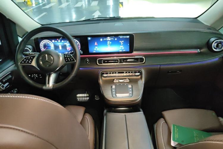 Used Mercedes-Benz V-Class 2024 V 300 L Long Wheelbase Luxury Edition Center Console