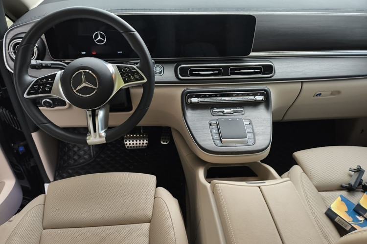 Used Mercedes-Benz V-Class 2024 V 300 L Long Wheelbase Luxury Edition Center Console