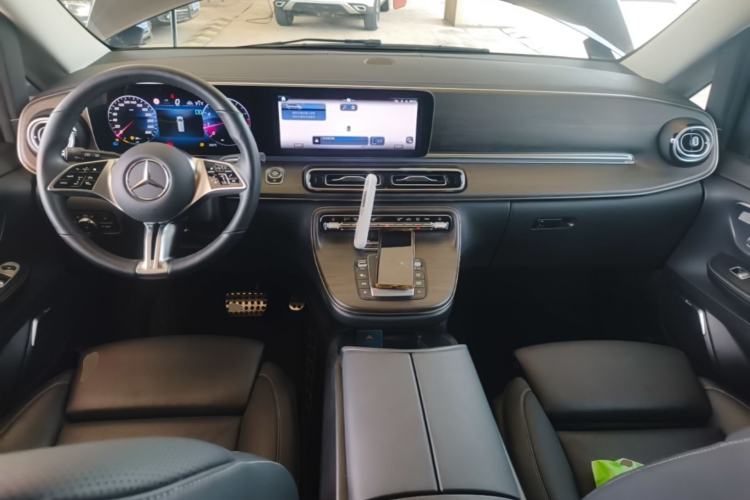 Used Mercedes-Benz V-Class 2024 V 300 L Long Wheelbase Luxury Edition Center Console