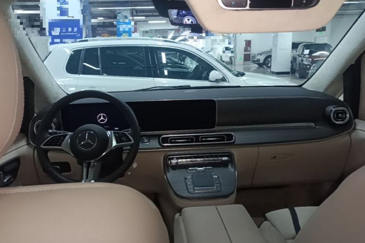 Used Mercedes-Benz V-Class 2024 V 300 Prestige Edition Center Console
