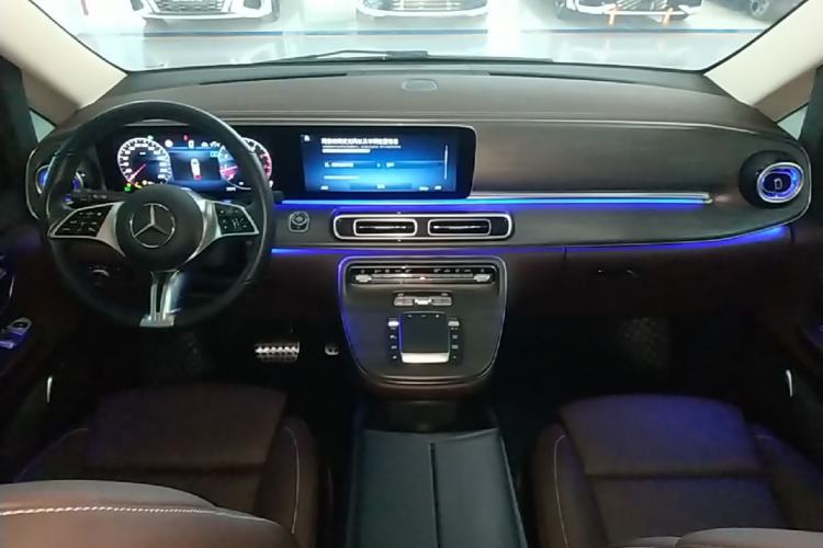 Used Mercedes-Benz V-Class 2024 V 300 Prestige Edition Center Console