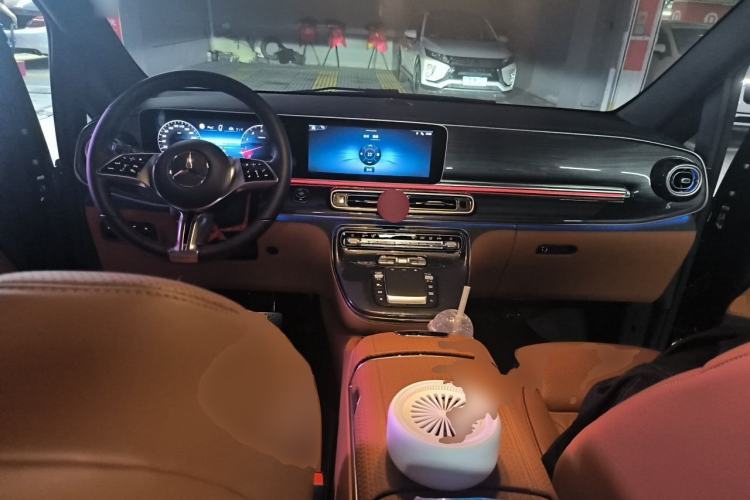 Used Mercedes-Benz V-Class 2024 V 300 L Long Wheelbase Luxury Edition Center Console