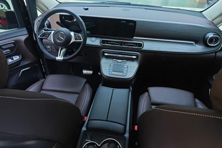 Used Mercedes-Benz V-Class 2024 V 300 L Long Wheelbase Prestige Edition Center Console