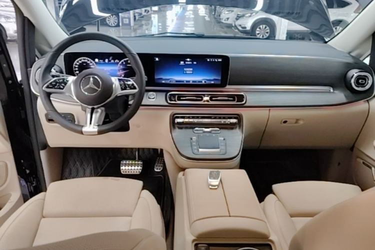 Used Mercedes-Benz V-Class 2024 V 300 L Long Wheelbase Luxury Edition Center Console
