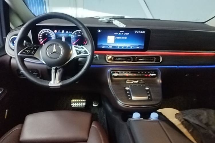 Used Mercedes-Benz V-Class 2024 V 300 L Long Wheelbase Luxury Edition Center Console