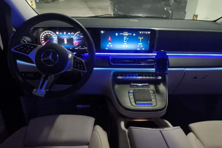 Used Mercedes-Benz V-Class 2024 V 300 L Long Wheelbase Prestige Edition Center Console