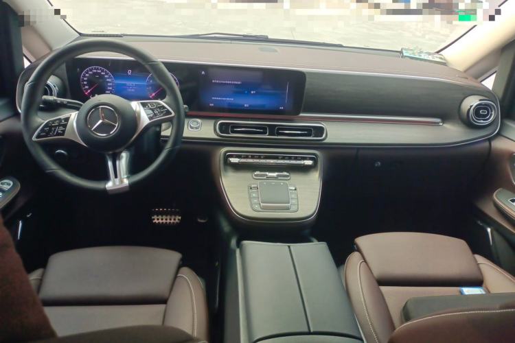 Used Mercedes-Benz V-Class 2024 V 300 L Long Wheelbase Prestige Edition Center Console