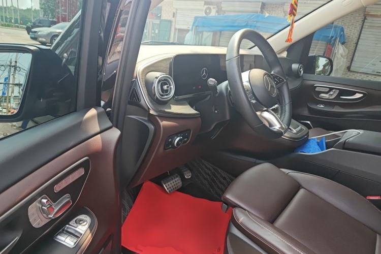 Used Mercedes-Benz V-Class 2024 V 300 L Long Wheelbase Luxury Edition Driver Seat
