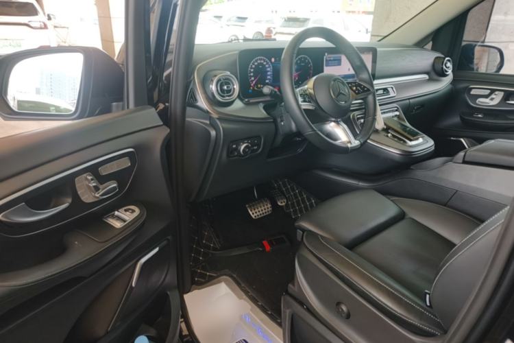 Used Mercedes-Benz V-Class 2024 V 300 L Long Wheelbase Luxury Edition Driver Seat