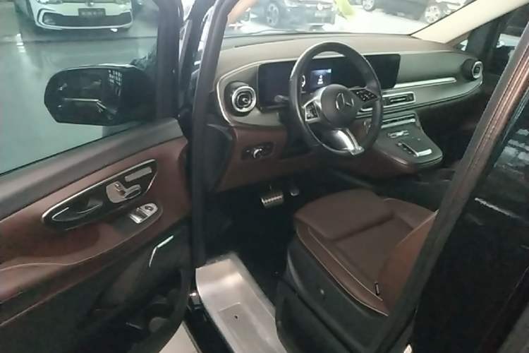 Used Mercedes-Benz V-Class 2024 V 300 Prestige Edition Driver Seat