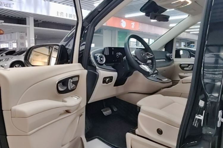 Used Mercedes-Benz V-Class 2024 V 300 L Long Wheelbase Luxury Edition Driver Seat