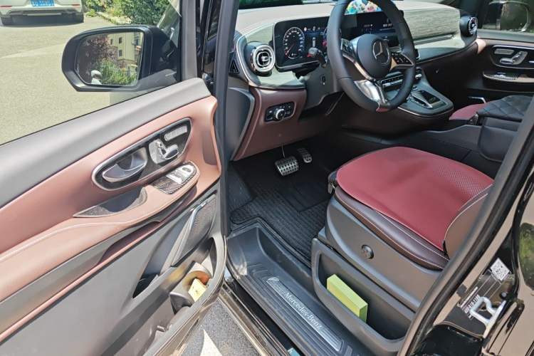 Used Mercedes-Benz V-Class 2024 V 300 L Long Wheelbase Luxury Edition Driver Seat