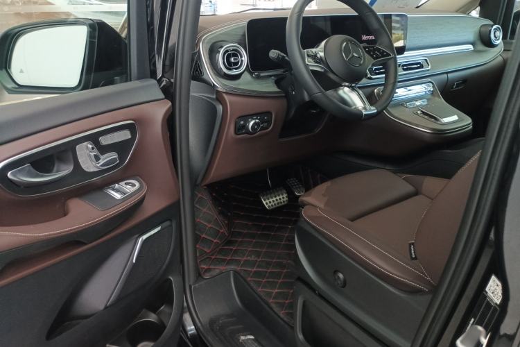Used Mercedes-Benz V-Class 2024 V 300 L Long Wheelbase Luxury Edition Driver Seat