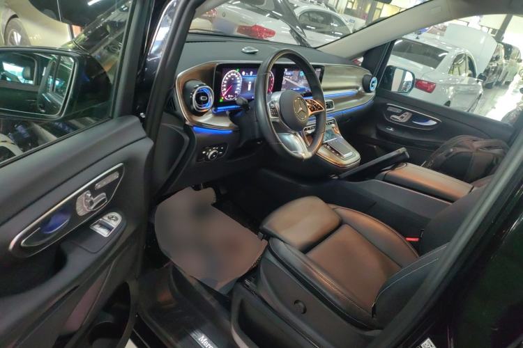 Used Mercedes-Benz V-Class 2024 V 300 Pilot Edition Driver Seat