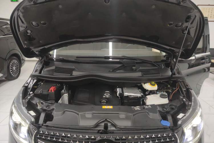 Used Mercedes-Benz V-Class 2024 V 300 Prestige Edition Engine Bay