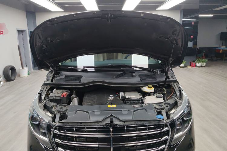 Used Mercedes-Benz V-Class 2024 V 300 L Long Wheelbase Prestige Edition Engine Bay