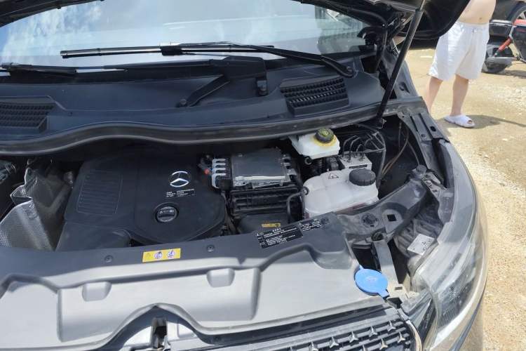 Used Mercedes-Benz V-Class 2024 V 300 Pilot Edition Engine Bay Left