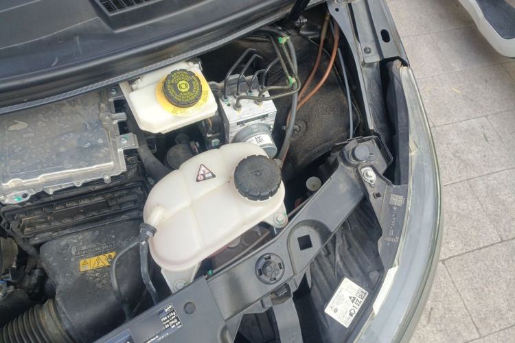 Used Mercedes-Benz V-Class 2024 V 300 Pilot Edition Engine Bay Left