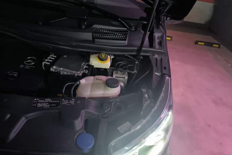 Used Mercedes-Benz V-Class 2024 V 300 L Long Wheelbase Luxury Edition Engine Bay Left