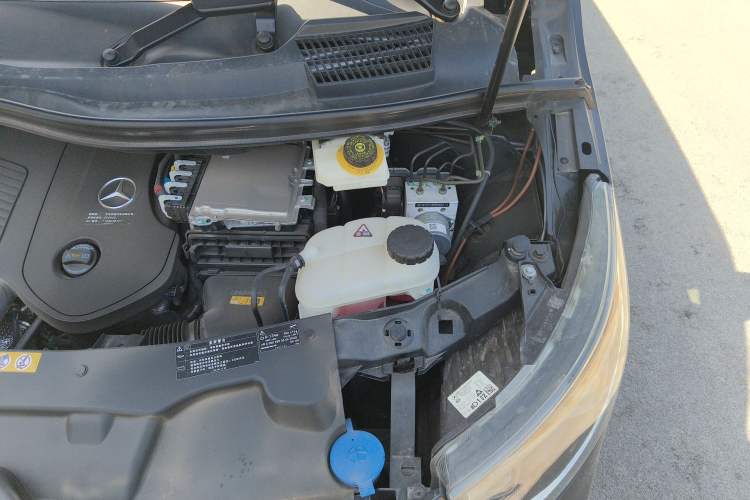 Used Mercedes-Benz V-Class 2024 V 300 Pilot Edition Engine Bay Left