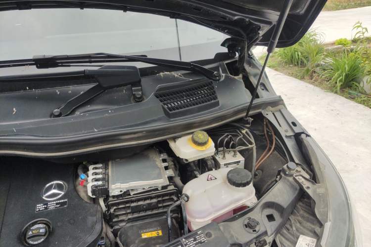 Used Mercedes-Benz V-Class 2024 V 300 L Long Wheelbase Luxury Edition Engine Bay Left