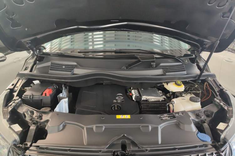 Used Mercedes-Benz V-Class 2024 V 300 Pilot Edition Engine Bay