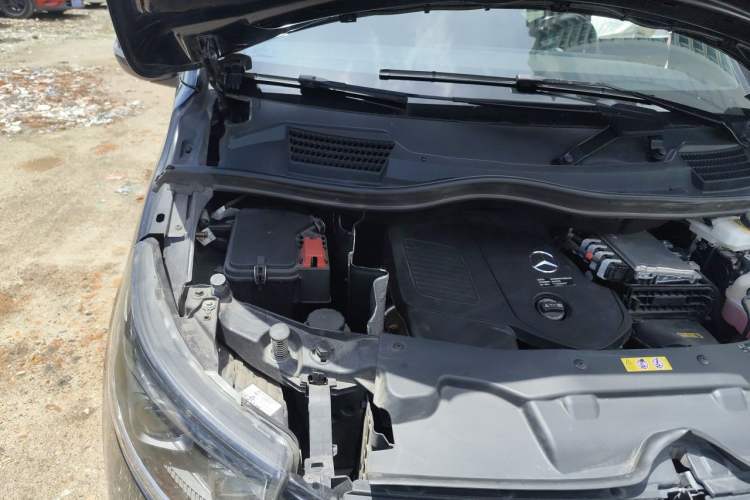 Used Mercedes-Benz V-Class 2024 V 300 Pilot Edition Engine Bay Right