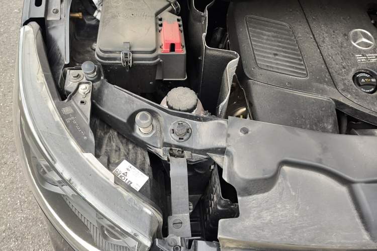 Used Mercedes-Benz V-Class 2024 V 300 L Long Wheelbase Luxury Edition Engine Bay Right