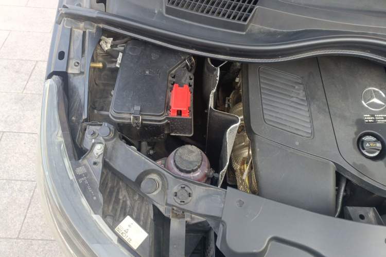 Used Mercedes-Benz V-Class 2024 V 300 Pilot Edition Engine Bay Right