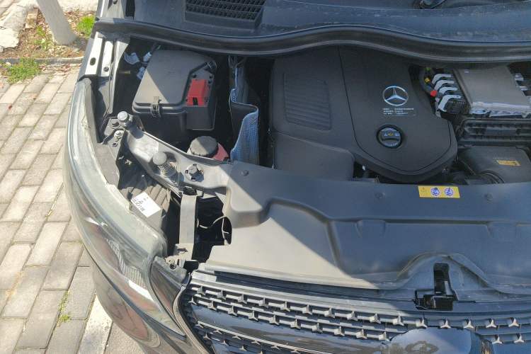 Used Mercedes-Benz V-Class 2024 V 300 Pilot Edition Engine Bay Right