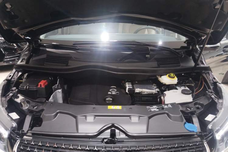 Used Mercedes-Benz V-Class 2024 V 300 L Long Wheelbase Prestige Edition Engine Bay