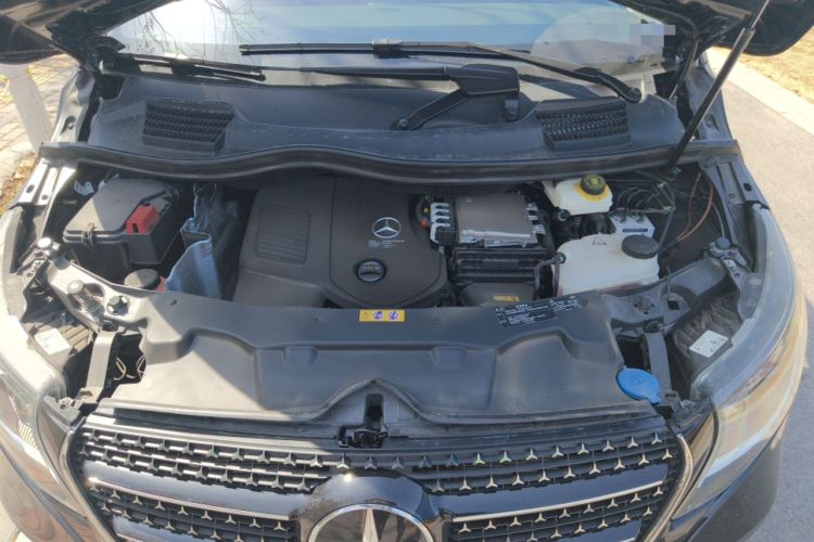 Used Mercedes-Benz V-Class 2024 V 300 Pilot Edition Engine Bay