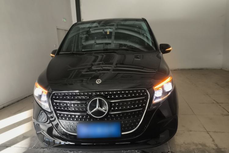Used Mercedes-Benz V-Class 2024 V 300 Pilot Edition Exterior 1
