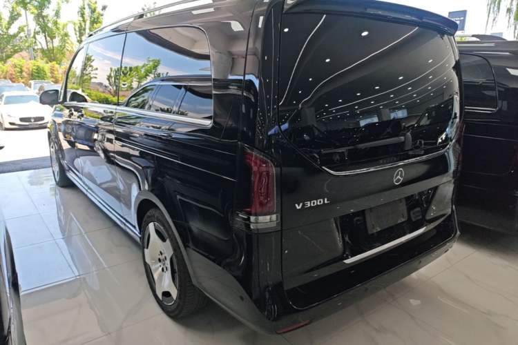 Used Mercedes-Benz V-Class 2024 V 300 L Long Wheelbase Luxury Edition Exterior 2