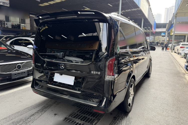 Used Mercedes-Benz V-Class 2024 V 300 Pilot Edition Exterior 2