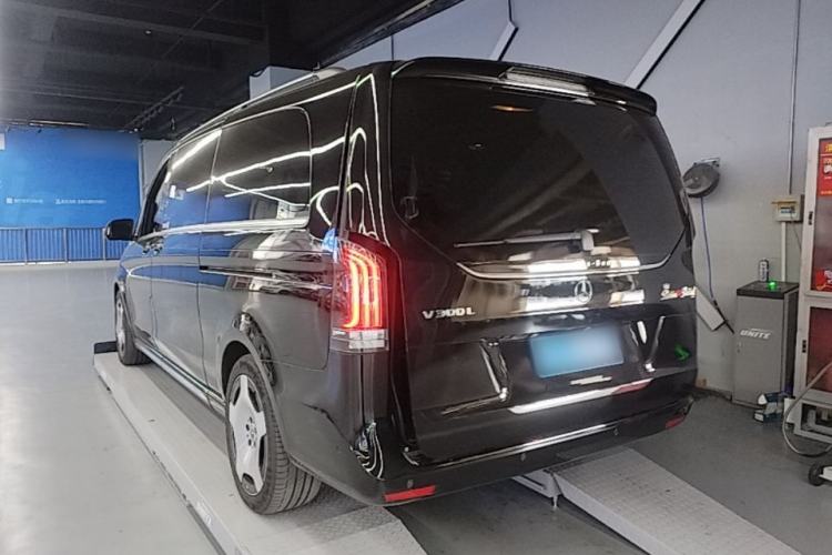 Used Mercedes-Benz V-Class 2024 V 300 L Long Wheelbase Luxury Edition Exterior 2