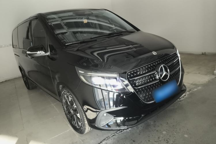 Used Mercedes-Benz V-Class 2024 V 300 Pilot Edition Exterior 2