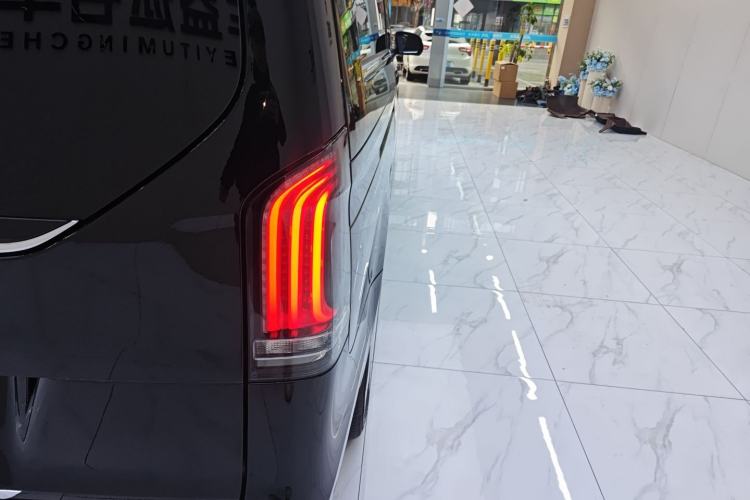 Used Mercedes-Benz V-Class 2024 V 300 L Long Wheelbase Prestige Edition Exterior 3