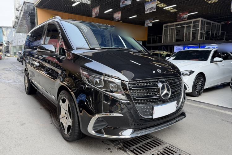 Used Mercedes-Benz V-Class 2024 V 300 Pilot Edition Exterior 5