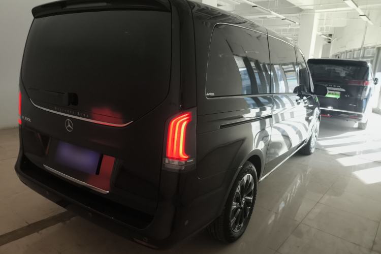 Used Mercedes-Benz V-Class 2024 V 300 Pilot Edition Exterior 5