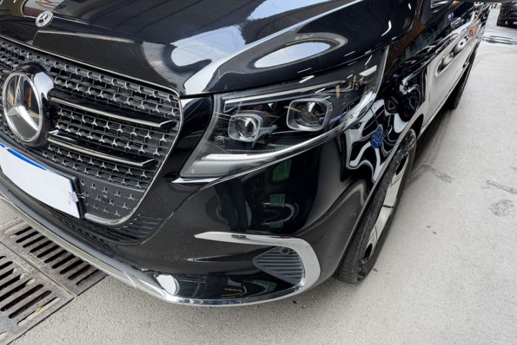Used Mercedes-Benz V-Class 2024 V 300 Pilot Edition Exterior 6
