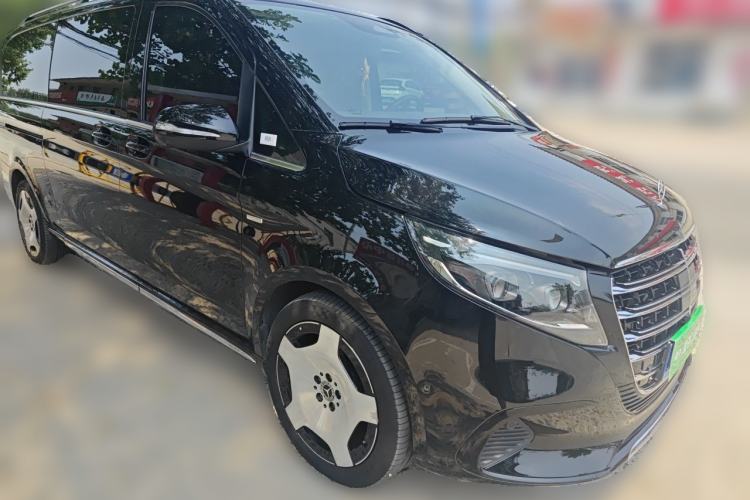 Used Mercedes-Benz V-Class 2024 V 300 L Long Wheelbase Luxury Edition Front Right 45 Deg