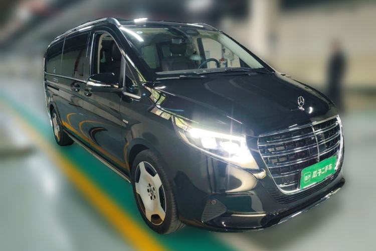 Used Mercedes-Benz V-Class 2024 V 300 L Long Wheelbase Luxury Edition Front Right 45 Deg